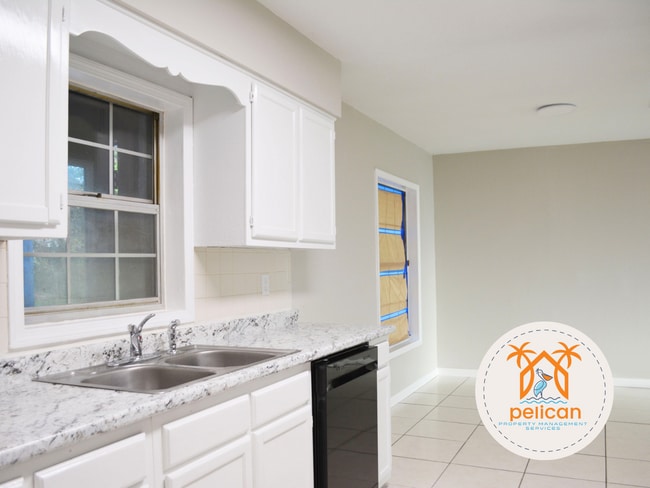 Building Photo - Charming 3-Bedroom Home Just Minutes from ...