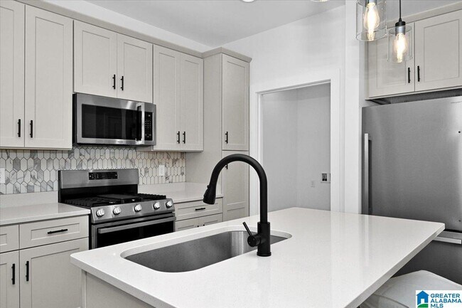 Building Photo - 304 GARDEN St