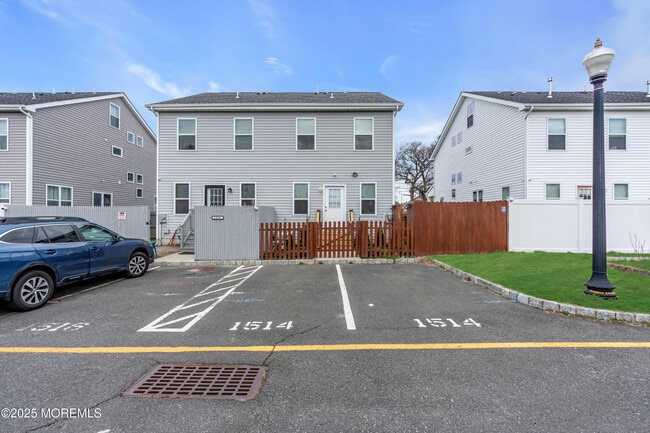 Building Photo - 1514 Heck Ave
