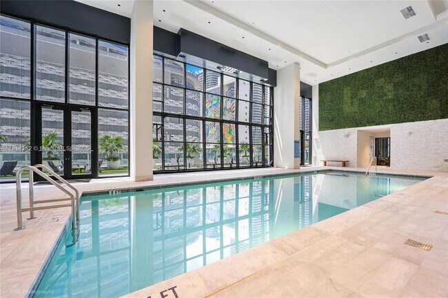 Building Photo - 1010 Brickell Ave