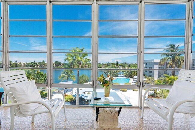 Building Photo - 875 NE 195th St