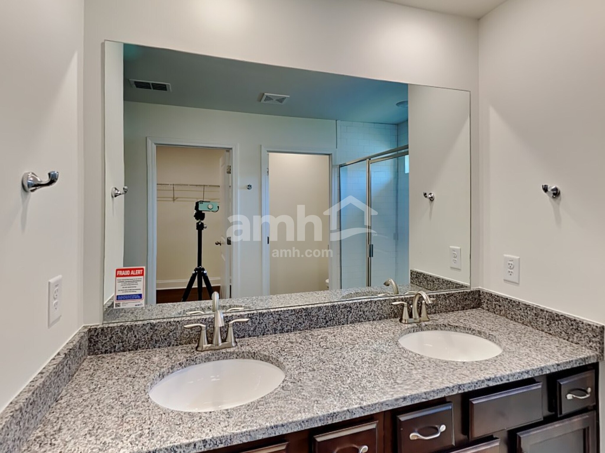 Building Photo - 885 Headland Wy