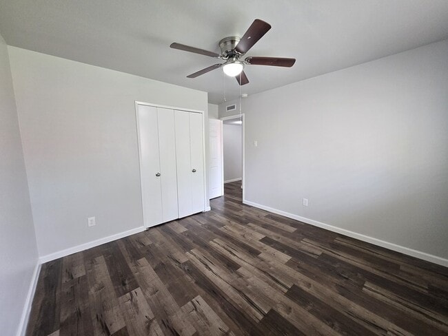 Building Photo - 433 Clearfield Dr