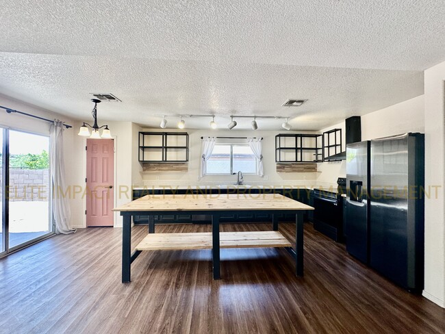 Building Photo - 10930 S San Clemente Camino