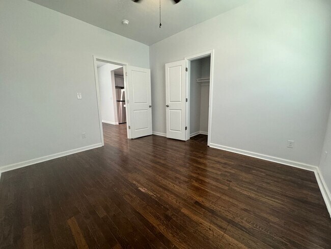 Building Photo - Gorgeous 3 bedroom 2 bathroom home