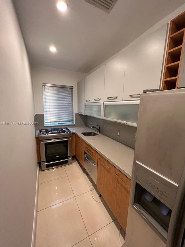 Building Photo - 526 15th St