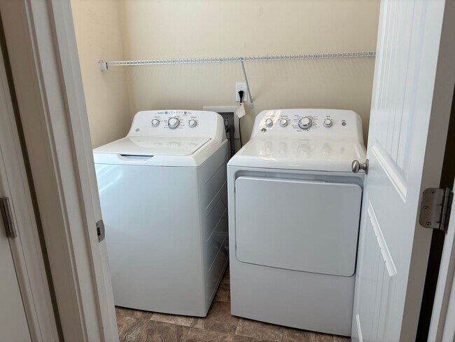 Building Photo - 292 Clearwater Dr