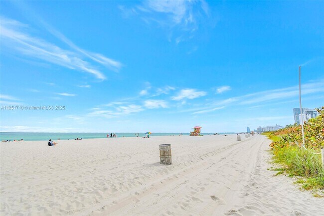 Building Photo - 2924 Collins Ave