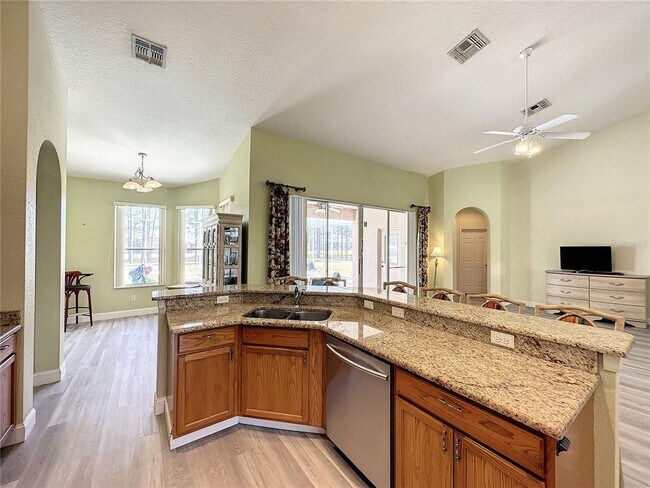 Building Photo - 218 N Hampton Dr