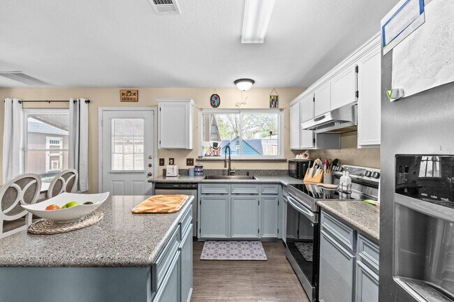 Building Photo - Texas sized home near the golf course