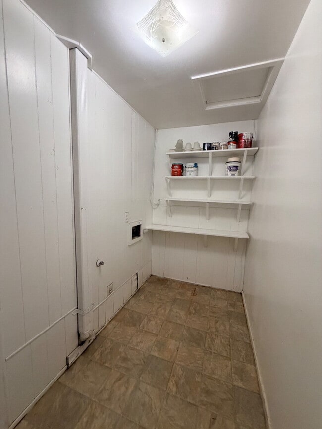 Building Photo - 3/2 close to universities and medical.