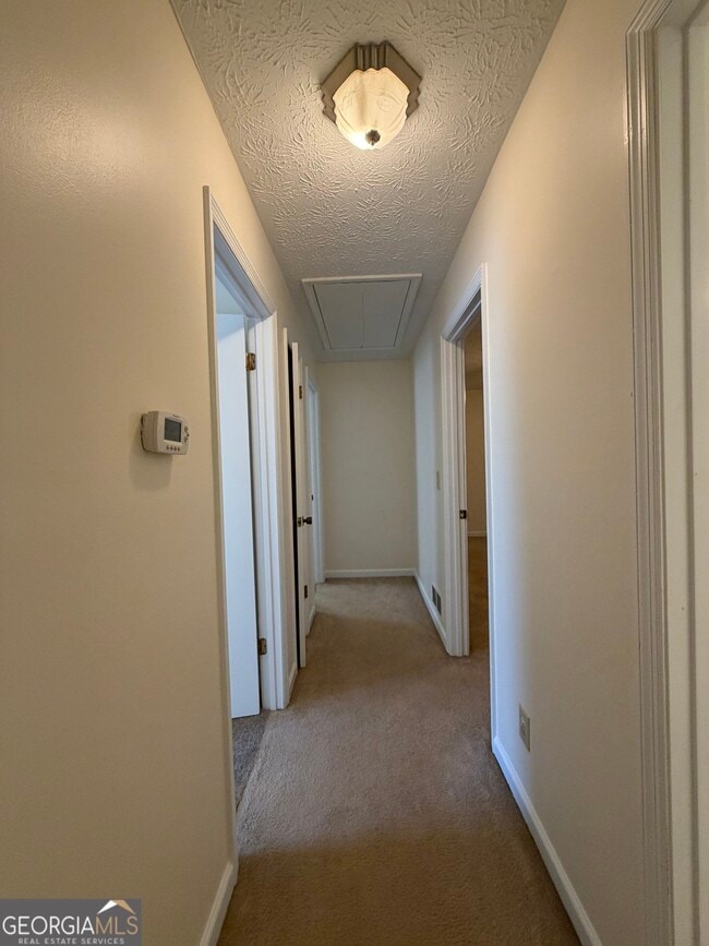Building Photo - 734 Marthas Dr