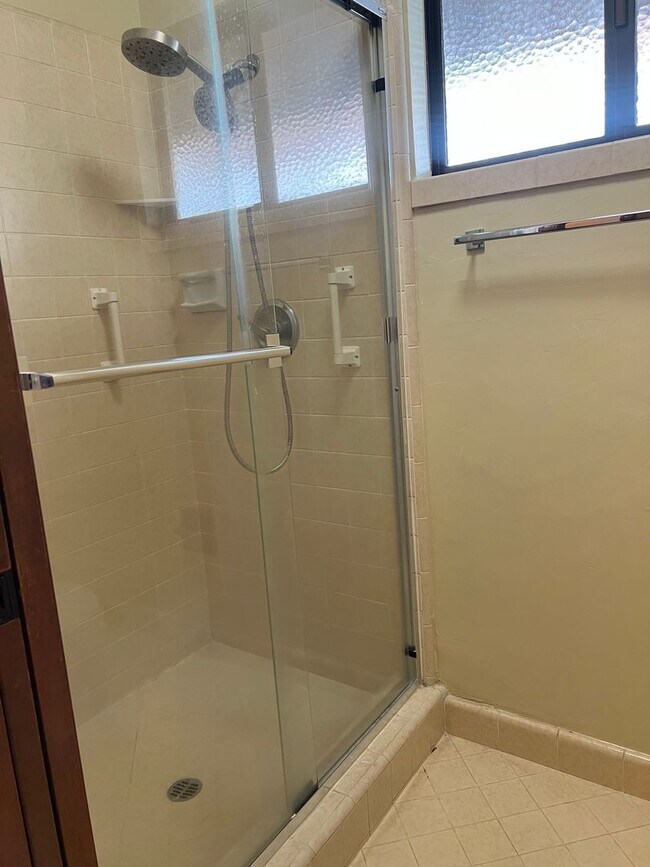 Building Photo - BEAUTIFULLY UPDATED 3 BEDROOM HOME!!