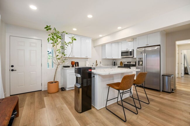 Building Photo - 810 California St