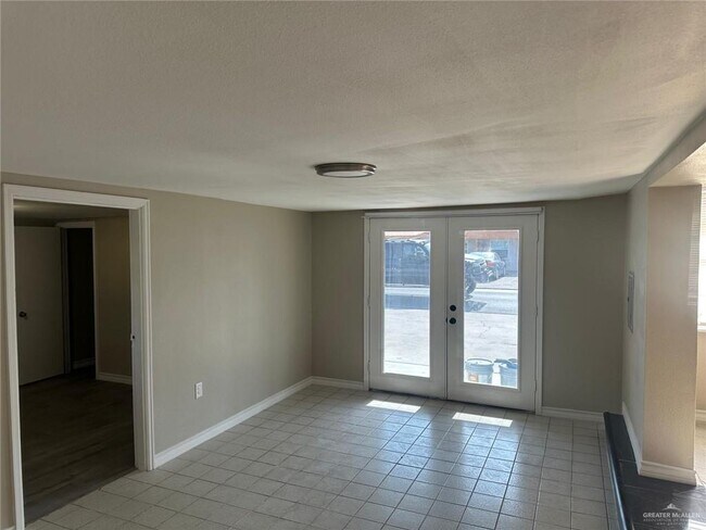 Building Photo - 700 E Sam Houston Blvd