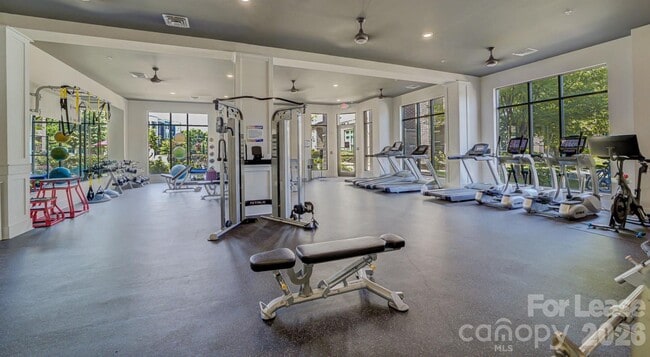 Building Photo - 16408 Holly Crest Ln