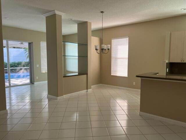 Building Photo - 188 S Hampton Dr