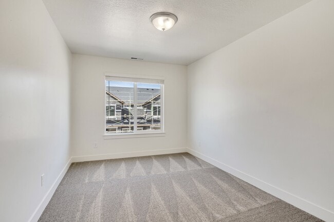 Building Photo - 1040 S 1200 W