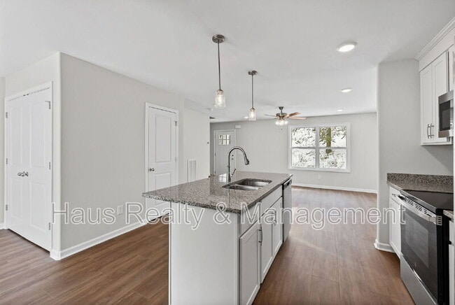 Building Photo - 839 Cumberland Dr