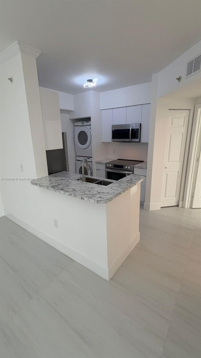 Building Photo - 17100 N Bay Rd