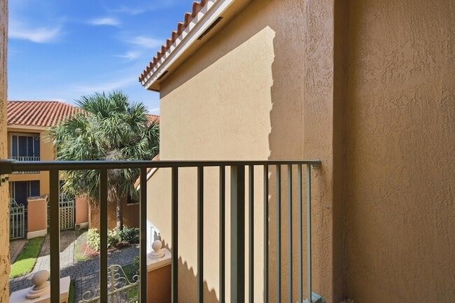 Building Photo - 732 SW 106th Ave