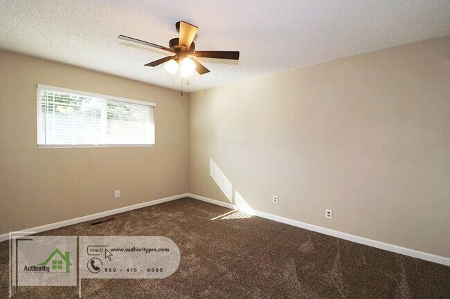 Building Photo - 155 Mary Ln