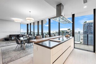 Building Photo - 1000 Brickell Plz