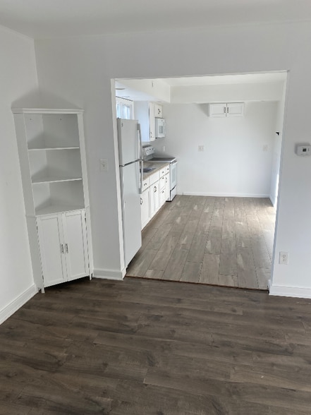 Building Photo - 1042 Main St