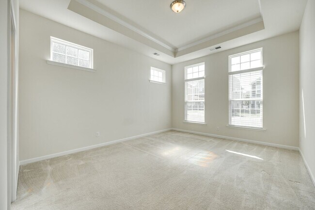 Building Photo - Beautiful 4-bed, 3.5 bath with Primary on the main level in Cameron Creek of Fabulous Fort Mill!