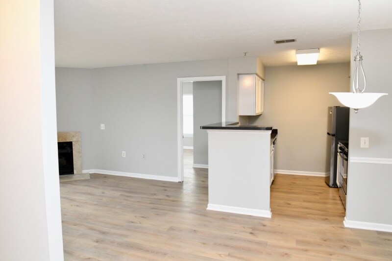 Building Photo - 8911 Town Center Cir