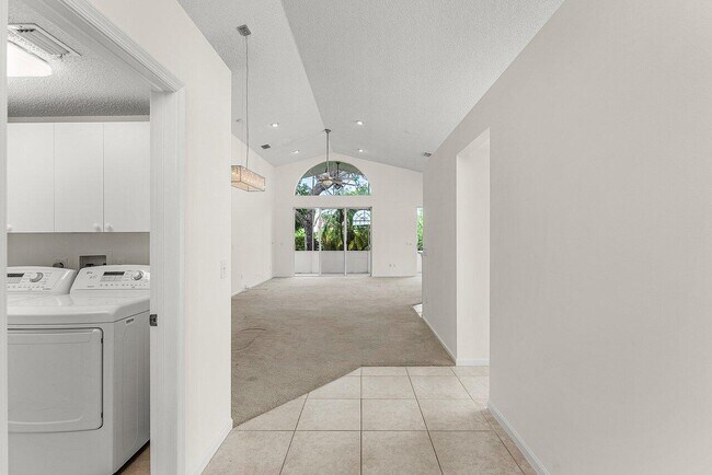 Building Photo - 7728 Edinburough Ln