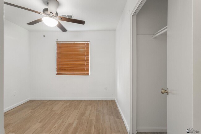 Building Photo - 1510 N 9th Ave