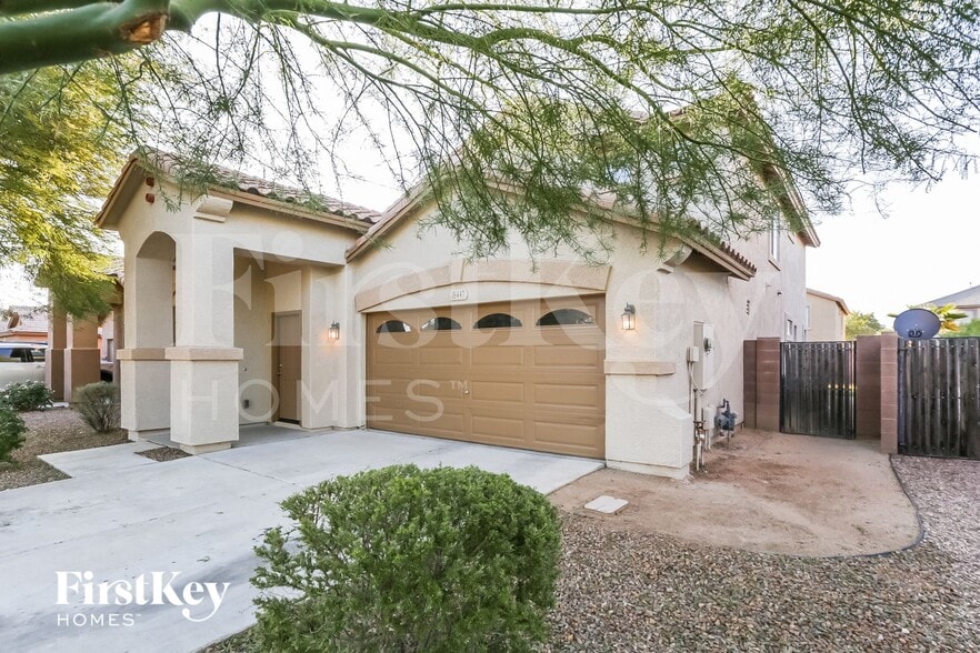 Building Photo - 15447 W Yucatan Dr