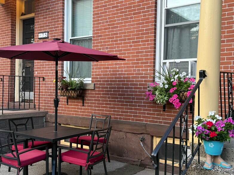 Building Photo - 71 Warren St