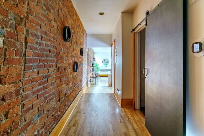 Building Photo - 1180 N High St