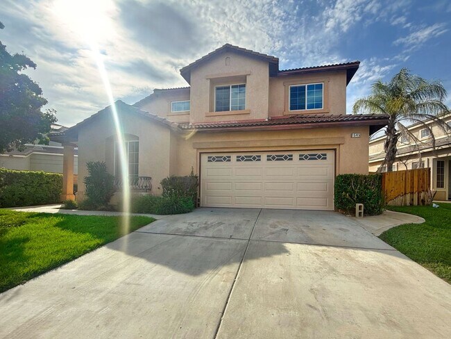 Building Photo - Beautiful Newly Upgraded 4 bedroom 3 bathr...