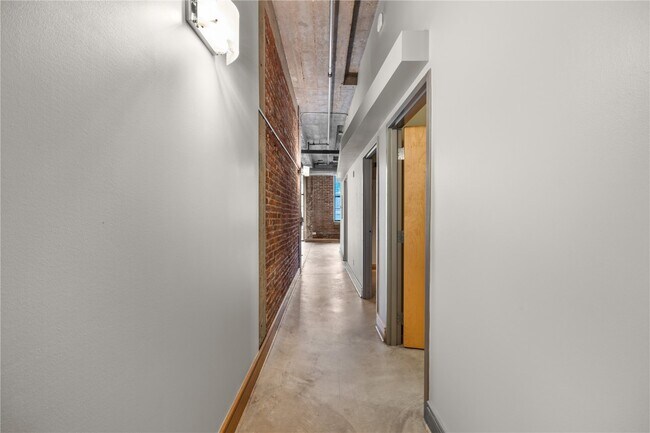 Building Photo - 2201 Locust St