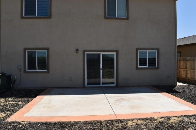 Building Photo - 4297 Freemark Ave