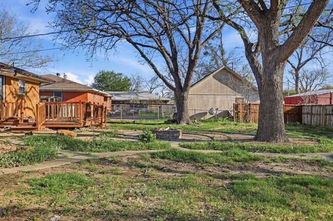 Building Photo - 106 N 9th St