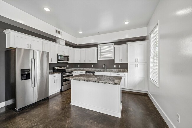 Building Photo - 501 Wesley Pl