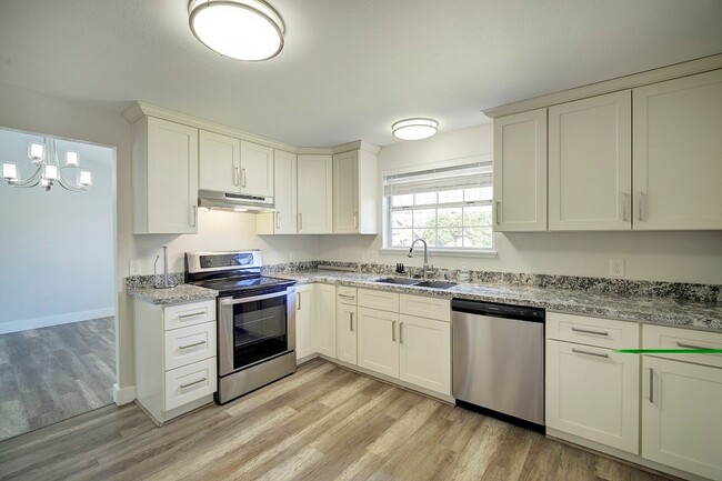 Building Photo - 3Bd/2.5Ba Kent House