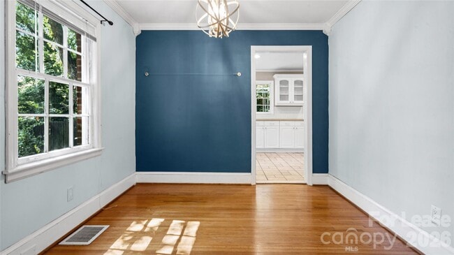 Building Photo - 2126 Arnold Dr