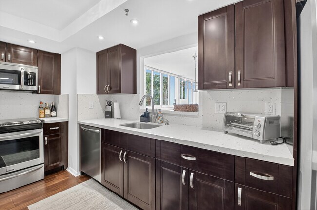 Building Photo - 4750 S Ocean Blvd
