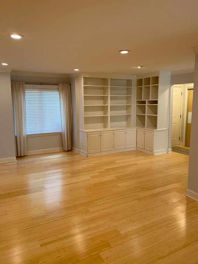 Building Photo - 6905 Highland Park Dr