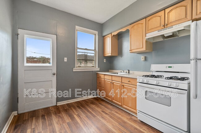 Building Photo - 523 Marwood Ave