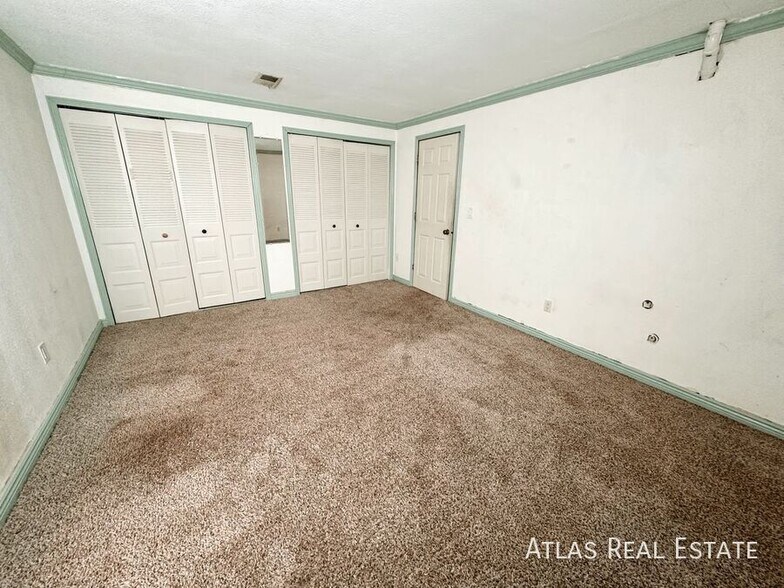 Building Photo - 218 W Rockrimmon Blvd