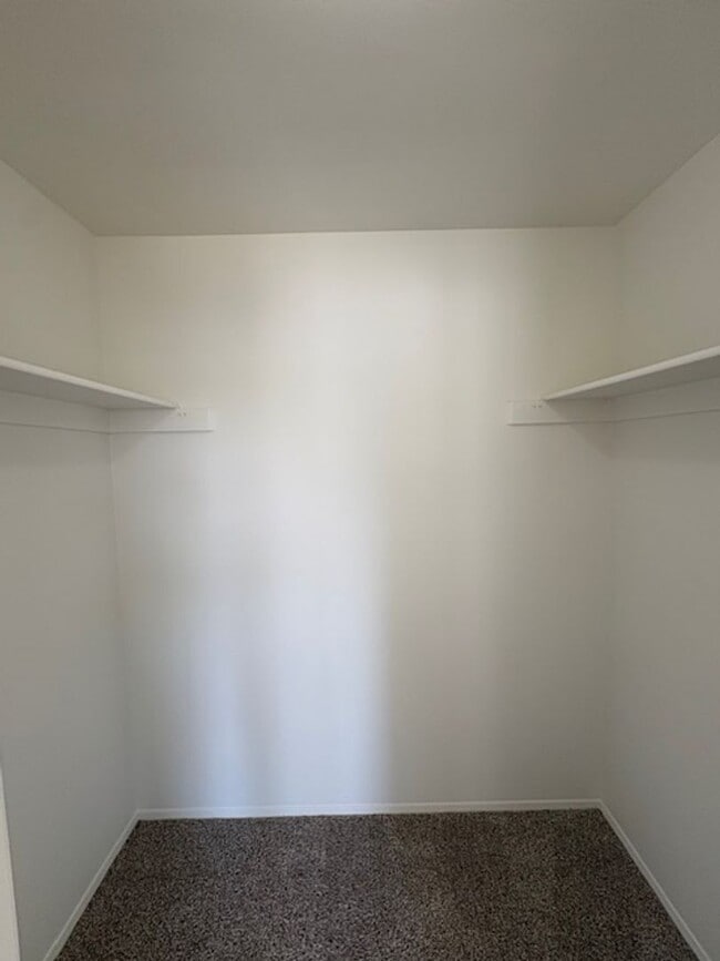 Building Photo - 3 Bedroom / 2 Bath Home in Kearns!