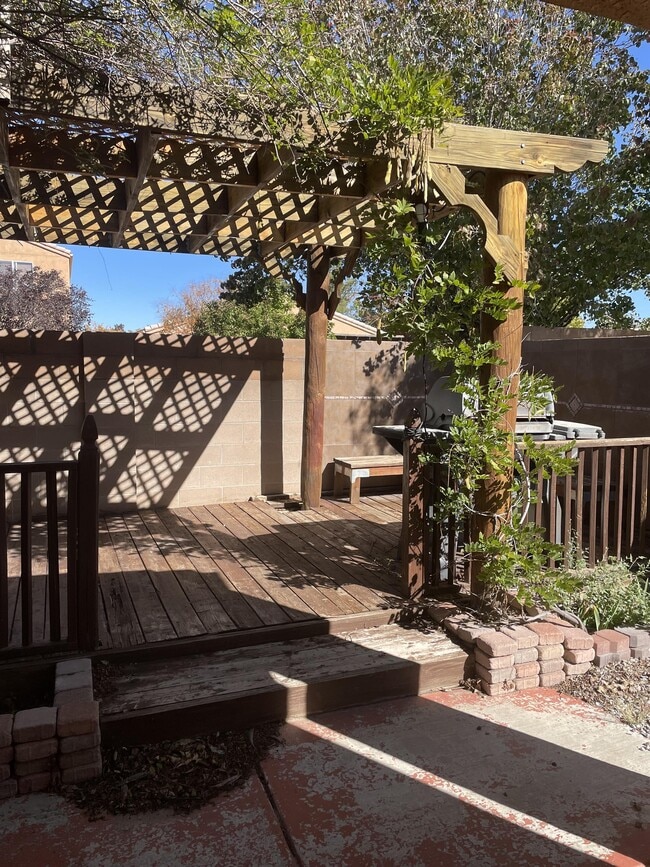 Building Photo - 7312 Villa Clavel NE