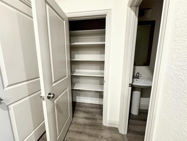 Building Photo - 4517 Bishop St