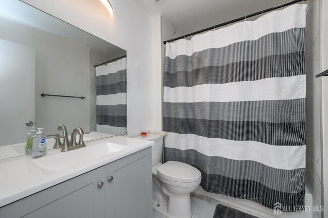 Building Photo - 57 Boston St